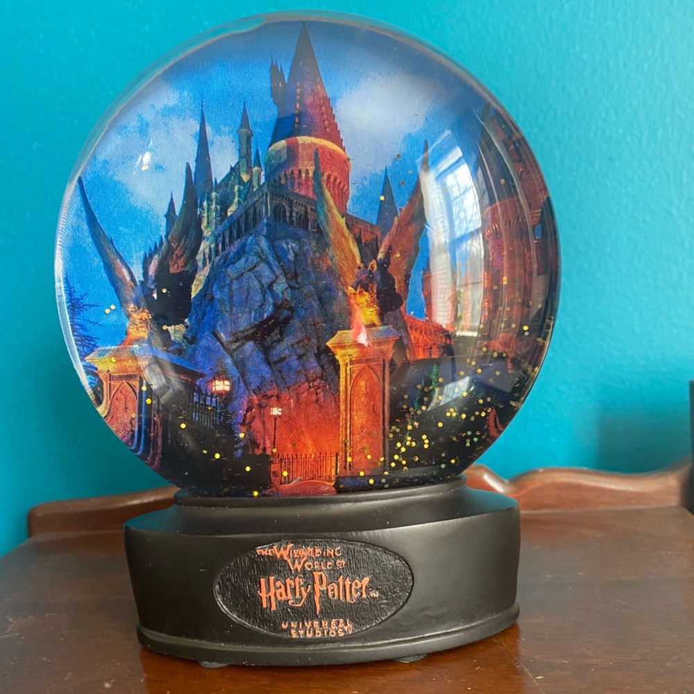 Wizarding World Of Harry Potter Park Snow Globe Gem